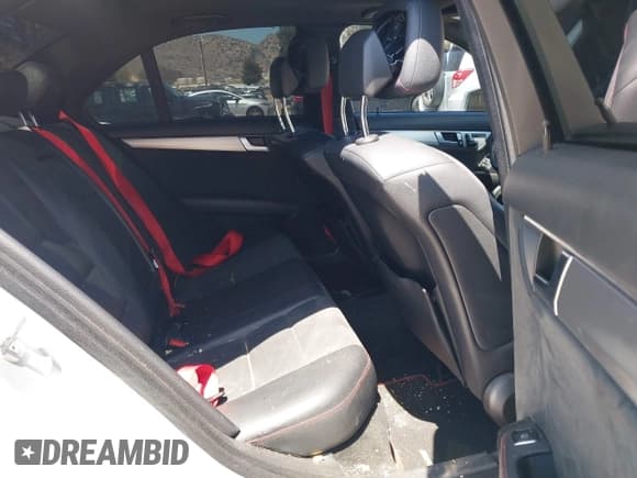 ✅ 2014 Mercedes-Benz C 250 Sport • VIN: WDDGF4HB5ER307781 • Lot: 42223138. Wystawiony na IAAI z przebiegiem 186 457 mil. Bezpłatny archiwum sprzedaży aukcyjnych z USA i szczegółowy raport historii pojazdu na DreamBid. Zdjęcie 8.