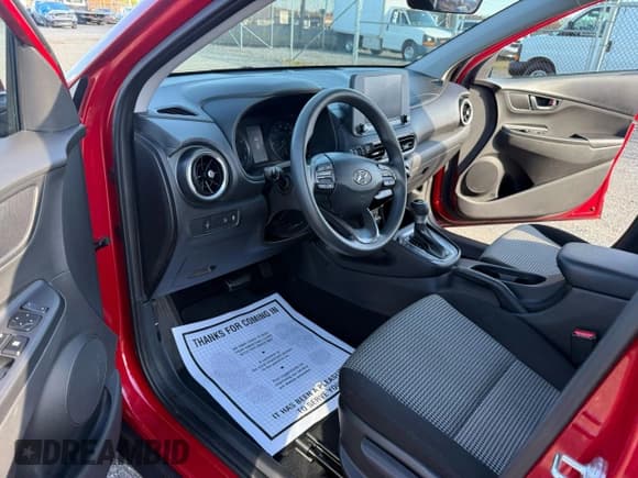 ✅ 2022 Hyundai Kona SE • VIN: KM8K2CAB5NU919279 • Лот: 93085395. Опубликован ранее на Copart с пробегом 47 176 миль. Бесплатный доступ к архиву аукционных продаж из США и подробный отчёт об истории автомобиля на DreamBid. Изображение 9.