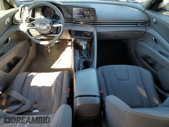 ✅ 2022 Hyundai Elantra SEL • VIN: KMHLM4AG8NU307142 • Lot: 90085465. Listed on Copart with 51,292 mi. Free auction sales archive from the USA and detailed vehicle history report at DreamBid. Image 8.