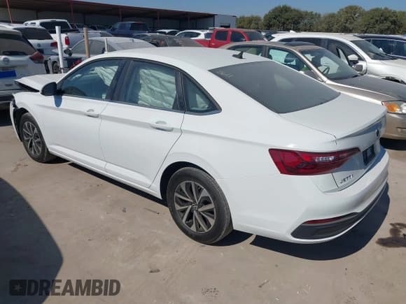 ✅ 2024 Volkswagen Jetta S • VIN: 3VW5M7BU8RM043611 • Lot: 43450782. Listed on IAAI with 21,074 mi. Free auction sales archive from the USA and detailed vehicle history report at DreamBid. Image 3.
