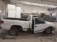 ✅ 2000 Chevrolet S-10 LS • VIN: 1GCCS144XYK137103 • Лот: 41391321. Опубликован ранее на IAAI с пробегом 128 146 миль. Бесплатный доступ к архиву аукционных продаж из США и подробный отчёт об истории автомобиля на DreamBid. Изображение 14.