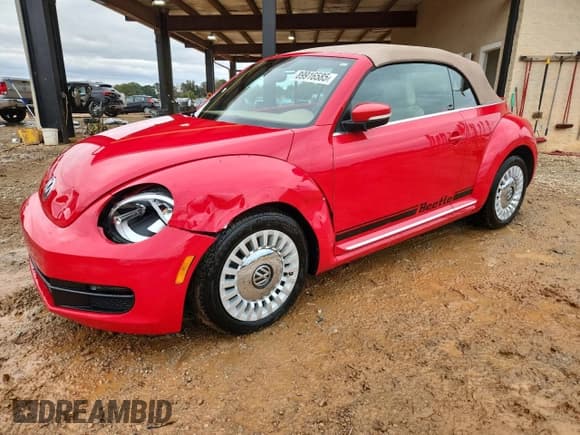 ✅ 2013 Volkswagen Beetle 2.5L • VIN: 3VW5P7ATXDM827720 • Лот: 89916585. Опубликован ранее на Copart с пробегом 42 689 миль. Бесплатный доступ к архиву аукционных продаж из США и подробный отчёт об истории автомобиля на DreamBid. Изображение 1.