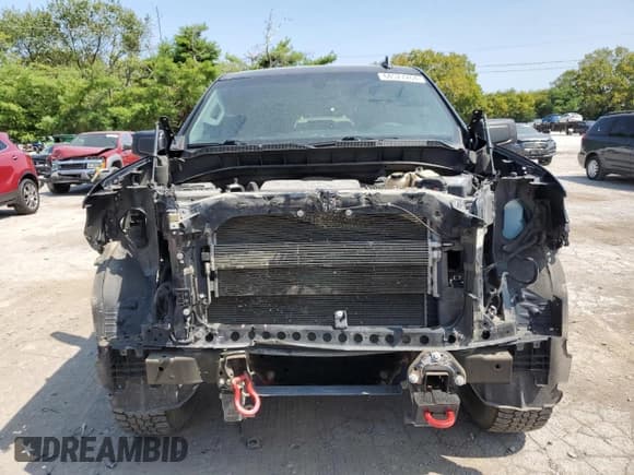 ✅ 2019 Chevrolet Silverado 1500 Custom Trail Boss • VIN: 1GCRYCEF0KZ203242 • Lot: 68527264. Wystawiony na Copart z przebiegiem 103 789 mil. Bezpłatny archiwum sprzedaży aukcyjnych z USA i szczegółowy raport historii pojazdu na DreamBid. Zdjęcie 5.