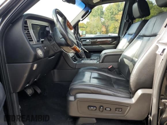 ✅ 2008 Lincoln Navigator • VIN: 5LMFU28558LJ04433 • Lot: 82548915. Wystawiony na Copart z przebiegiem 215 975 mil. Bezpłatny archiwum sprzedaży aukcyjnych z USA i szczegółowy raport historii pojazdu na DreamBid. Zdjęcie 7.