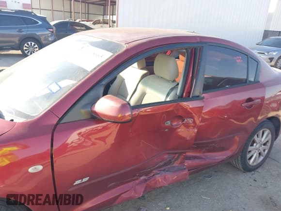 ✅ 2008 Mazda 3 S GT • VIN: JM1BK323281103762 • Лот: 43708665. Опубликован ранее на IAAI с пробегом 248 969 миль. Бесплатный доступ к архиву аукционных продаж из США и подробный отчёт об истории автомобиля на DreamBid. Изображение 6.