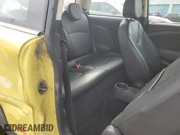 ✅ 2011 MINI Hardtop • VIN: WMWSU3C59BT099891 • Lot: 85599845. Wystawiony na Copart z przebiegiem 93 166 mil. Bezpłatny archiwum sprzedaży aukcyjnych z USA i szczegółowy raport historii pojazdu na DreamBid. Zdjęcie 10.