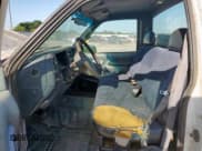 ✅ 1996 Chevrolet Silverado 2500 • VIN: 1GCGC24R8TZ227012 • Lot: 61209165. Wystawiony na Copart z przebiegiem 271 014 mil. Bezpłatny archiwum sprzedaży aukcyjnych z USA i szczegółowy raport historii pojazdu na DreamBid. Zdjęcie 7.