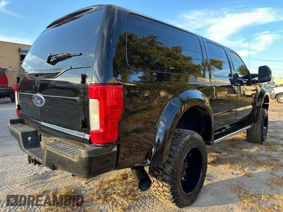 ✅ 2004 Ford Excursion Eddie Bauer • VIN: 1FMSU45P14EA06923 • Лот: 45246555. Опубликован ранее на Copart с пробегом 186 217 миль. Бесплатный доступ к архиву аукционных продаж из США и подробный отчёт об истории автомобиля на DreamBid. Изображение 3.