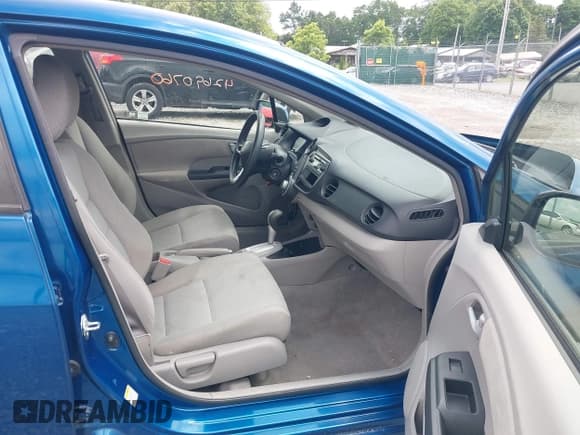 ✅ 2013 Honda Insight • VIN: JHMZE2H30DS002407 • Лот: 42690760. Опубликован ранее на IAAI с пробегом 118 203 миль. Бесплатный доступ к архиву аукционных продаж из США и подробный отчёт об истории автомобиля на DreamBid. Изображение 5.