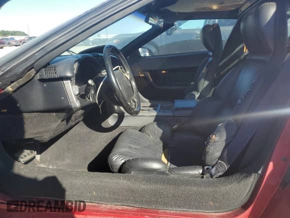 1990 Chevrolet Corvette с VIN 1G1YY2383L5120254, выставлен на аукционе Copart как лот 90082015 с пробегом 82 697 миль миль и Списание • Salvage title. История ставок и продаж доступна на DreamBid. Изображение 7.