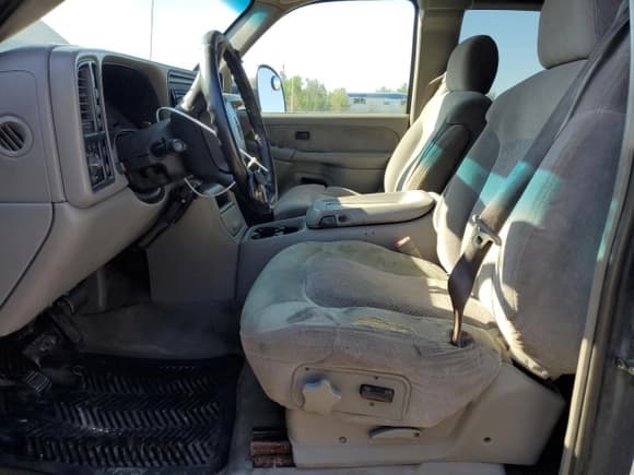 ✅ 2001 Chevrolet Silverado 3500 LS • VIN: 1GCJK39161E273928 • Lot: 65502885. Listed on Copart with 475,989 mi. Free auction sales archive from the USA and detailed vehicle history report at DreamBid. Image 7.