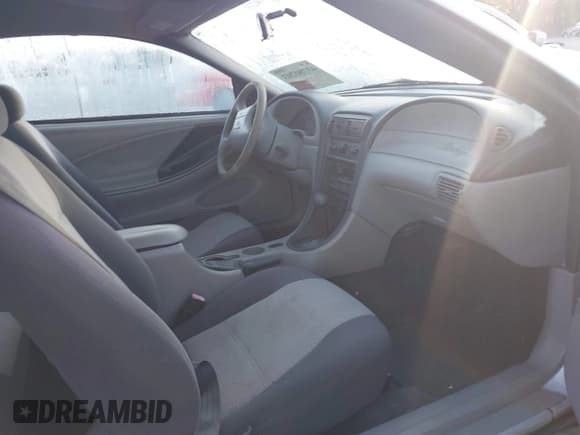 ✅ 2003 Ford Mustang Standard • VIN: 1FAFP40483F336213 • Lot: 43780203. Wystawiony na IAAI z przebiegiem 102 274 mil. Bezpłatny archiwum sprzedaży aukcyjnych z USA i szczegółowy raport historii pojazdu na DreamBid. Zdjęcie 5.