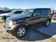 2009 Dodge Nitro SXT z VIN 1D8GU28K99W542939, wystawiony jako Copart lot #80309074 z przebiegiem 242 461 mil mil oraz Szkoda całkowita • Salvage title. Historia ofert i sprzedaży dostępna na DreamBid. Obrazek 1.
