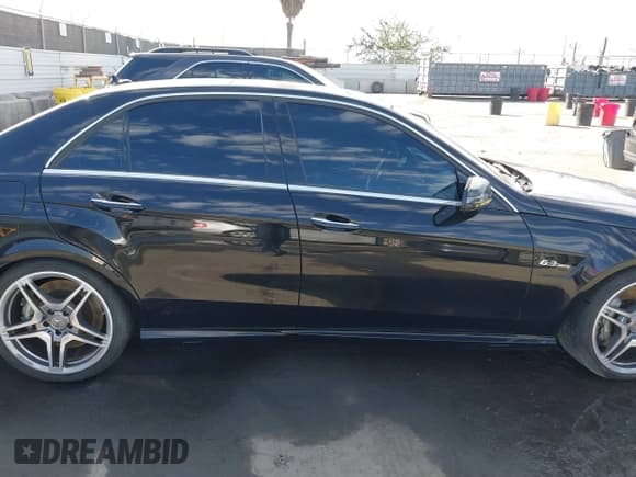 ✅ 2010 Mercedes-Benz E 63 AMG • VIN: WDDHF7HBXAA162896 • Лот: 41698765. Опубликован ранее на IAAI с пробегом 137 519 миль. Бесплатный доступ к архиву аукционных продаж из США и подробный отчёт об истории автомобиля на DreamBid. Изображение 13.