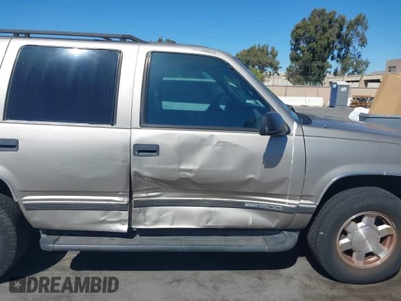 ✅ 1999 GMC Yukon • VIN: 1GKEK13R5XJ716000 • Лот: 42908211. Опубликован ранее на IAAI с пробегом 171 412 миль. Бесплатный доступ к архиву аукционных продаж из США и подробный отчёт об истории автомобиля на DreamBid. Изображение 6.