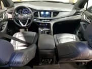 ✅ 2022 Buick Enclave Premium • VIN: 5GAEVBKW6NJ147270 • Lot: 91074265. Wystawiony na Copart z przebiegiem 129 720 mil. Bezpłatny archiwum sprzedaży aukcyjnych z USA i szczegółowy raport historii pojazdu na DreamBid. Zdjęcie 8.