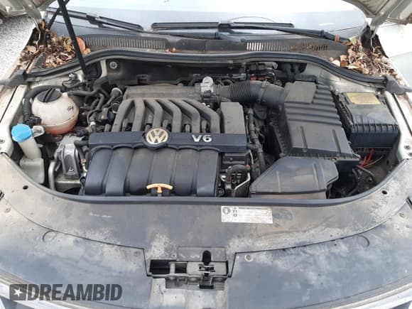 ✅ 2009 Volkswagen CC 4Motion • VIN: WVWGU73CX9E552848 • Lot: 78878774. Wystawiony na Copart z przebiegiem 159 855 mil. Bezpłatny archiwum sprzedaży aukcyjnych z USA i szczegółowy raport historii pojazdu na DreamBid. Zdjęcie 11.