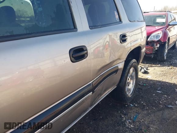 ✅ 2003 Chevrolet Tahoe LS • VIN: 1GNEC13V13J298445 • Lot: 41728848. Listed on IAAI with 226,727 mi. Free auction sales archive from the USA and detailed vehicle history report at DreamBid. Image 18.