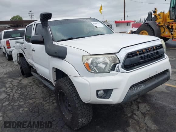 ✅ 2014 Toyota Tacoma PreRunner • VIN: 3TMJU4GN3EM164400 • Lot: 43281799. Listed on IAAI with 79,505 mi. Free auction sales archive from the USA and detailed vehicle history report at DreamBid. Image 1.