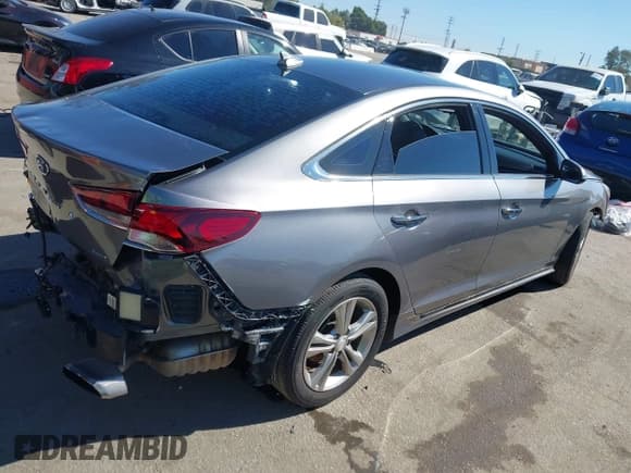 ✅ 2018 Hyundai Sonata Sport Plus • VIN: 5NPE34AF6JH649183 • Lot: 43494170. Listed on IAAI with 117,471 mi. Free auction sales archive from the USA and detailed vehicle history report at DreamBid. Image 4.
