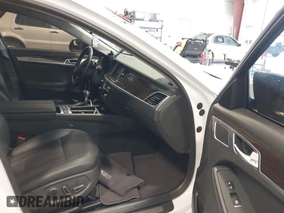 ✅ 2019 Genesis G80 3.8L • VIN: KMTFN4JE7KU303416 • Lot: 42932452. Wystawiony na IAAI z przebiegiem 51 450 mil. Bezpłatny archiwum sprzedaży aukcyjnych z USA i szczegółowy raport historii pojazdu na DreamBid. Zdjęcie 5.