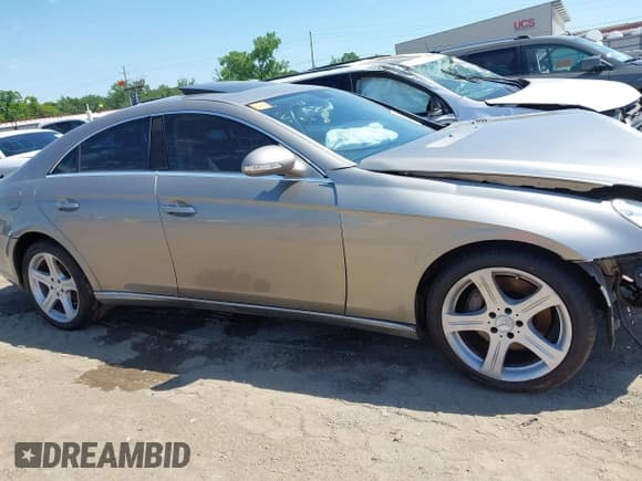 ✅ 2006 Mercedes-Benz CLS 500 • VIN: WDDDJ75X06A037541 • Лот: 42252829. Опубликован ранее на IAAI с пробегом 151 295 миль. Бесплатный доступ к архиву аукционных продаж из США и подробный отчёт об истории автомобиля на DreamBid. Изображение 14.