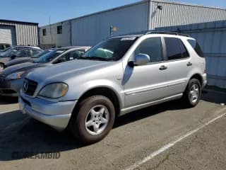 ✅ 2001 Mercedes-Benz M 320/430/500 • VIN: 4JGAB54E21A280979 • Лот: 53113794. Опубликован ранее на Copart с пробегом Не указан. Бесплатный доступ к архиву аукционных продаж из США и подробный отчёт об истории автомобиля на DreamBid. Изображение 1.