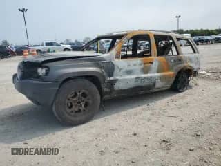 2004 Jeep Grand Cherokee Laredo с VIN 1J4GW48S54C162909, выставлен на аукционе Copart как лот 71712115 с пробегом Не указан миль и На запчасти • Non repairable. История ставок и продаж доступна на DreamBid. Изображение 1.