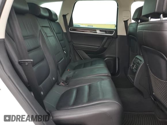 ✅ 2016 Volkswagen Touareg Lux • VIN: WVGEP9BP3GD003845 • Lot: 85583725. Listed on Copart with 173,119 mi. Free auction sales archive from the USA and detailed vehicle history report at DreamBid. Image 11.