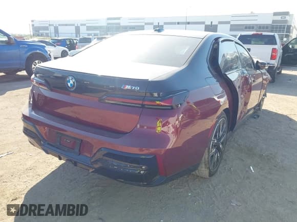 ✅ 2024 BMW i7 M70 • VIN: WBY83EH03RCP97981 • Лот: 43466182. Опубликован ранее на IAAI с пробегом 4 759 миль. Бесплатный доступ к архиву аукционных продаж из США и подробный отчёт об истории автомобиля на DreamBid. Изображение 4.