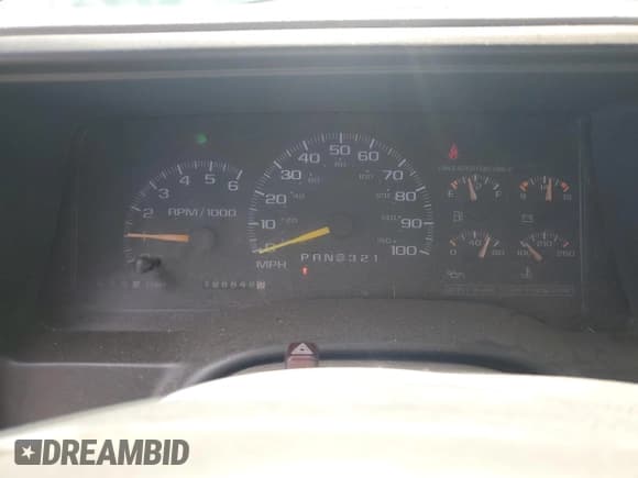 ✅ 1998 GMC Sierra 3500 • VIN: 1GTHK33J6WF041953 • Lot: 64700085. Listed on Copart with 196,848 mi. Free auction sales archive from the USA and detailed vehicle history report at DreamBid. Image 9.