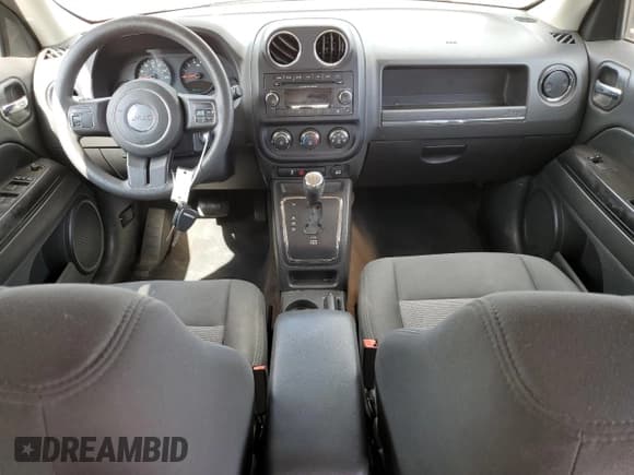 ✅ 2013 Jeep Patriot Sport • VIN: 1C4NJPBA8DD272246 • Lot: 82115935. Listed on Copart with 82,929 mi. Free auction sales archive from the USA and detailed vehicle history report at DreamBid. Image 8.