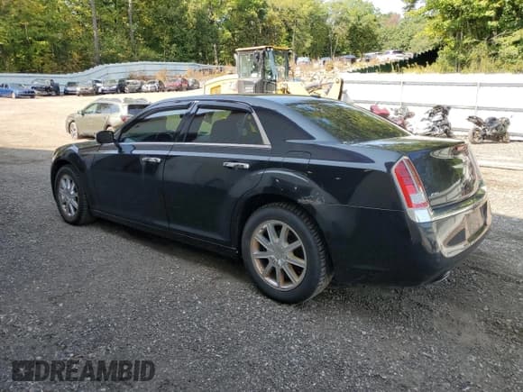 ✅ 2013 Chrysler 300 C • VIN: 2C3CCAKT8DH538193 • Lot: 72040815. Listed on Copart with 178,540 mi. Free auction sales archive from the USA and detailed vehicle history report at DreamBid. Image 2.
