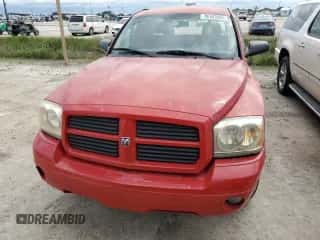 2006 Dodge Dakota SLT z VIN 1D7HE42K26S591087, wystawiony jako Copart lot #76167024 z przebiegiem Nie podano mil oraz Nie do naprawy • Non repairable. Historia ofert i sprzedaży dostępna na DreamBid. Obrazek 5.