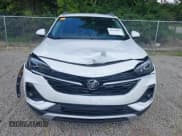 ✅ 2021 Buick Encore GX Essence • VIN: KL4MMFSL7MB171106 • Lot: 42634028. Wystawiony na IAAI z przebiegiem 44 478 mil. Bezpłatny archiwum sprzedaży aukcyjnych z USA i szczegółowy raport historii pojazdu na DreamBid. Zdjęcie 13.