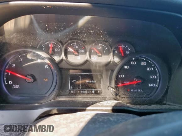 ✅ 2020 Chevrolet Silverado 1500 Custom • VIN: 3GCPWBEH5LG284961 • Lot: 82332555. Wystawiony na Copart z przebiegiem 61 925 mil. Bezpłatny archiwum sprzedaży aukcyjnych z USA i szczegółowy raport historii pojazdu na DreamBid. Zdjęcie 9.