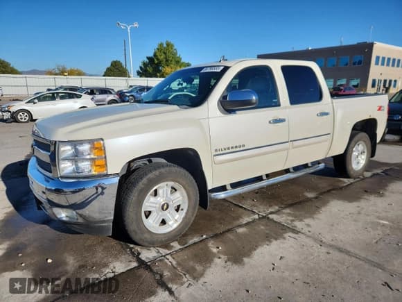 ✅ 2013 Chevrolet Silverado 1500 LT • VIN: 3GCPKSE74DG285586 • Lot: 84790555. Wystawiony na Copart z przebiegiem 146 503 mil. Bezpłatny archiwum sprzedaży aukcyjnych z USA i szczegółowy raport historii pojazdu na DreamBid. Zdjęcie 1.