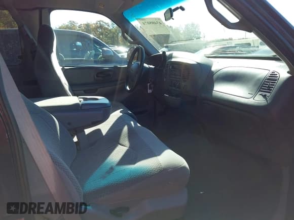 ✅ 2000 Ford F-150 XL • VIN: 1FTZX1720YNA81953 • Lot: 43488074. Wystawiony na IAAI z przebiegiem 144 758 mil. Bezpłatny archiwum sprzedaży aukcyjnych z USA i szczegółowy raport historii pojazdu na DreamBid. Zdjęcie 5.