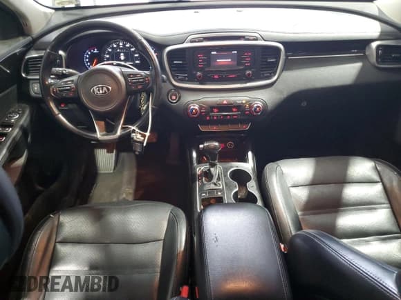 ✅ 2016 Kia Sorento EX • VIN: 5XYPH4A12GG144479 • Lot: 92450025. Wystawiony na Copart z przebiegiem 141 078 mil. Bezpłatny archiwum sprzedaży aukcyjnych z USA i szczegółowy raport historii pojazdu na DreamBid. Zdjęcie 8.