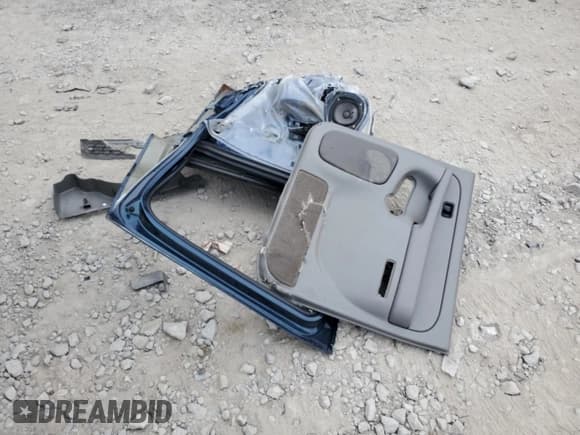 ✅ 2005 Chevrolet Suburban LT • VIN: 1GNFK16Z75J165083 • Lot: 81204715. Listed on Copart with 313,726 mi. Free auction sales archive from the USA and detailed vehicle history report at DreamBid. Image 12.