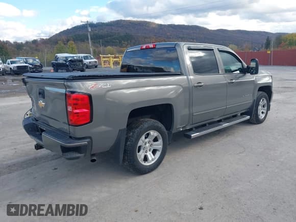 ✅ 2017 Chevrolet Silverado 1500 LT • VIN: 3GCUKREC8HG168351 • Lot: 43592900. Listed on IAAI with 144,711 mi. Free auction sales archive from the USA and detailed vehicle history report at DreamBid. Image 4.