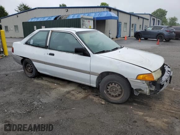 ✅ 1992 Ford Escort • VIN: 1FAPP11J5NW167729 • Lot: 57692925. Wystawiony na Copart z przebiegiem 73 341 mil. Bezpłatny archiwum sprzedaży aukcyjnych z USA i szczegółowy raport historii pojazdu na DreamBid. Zdjęcie 4.