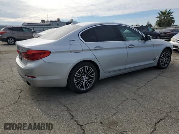 ✅ 2019 BMW 5 Series 530e • VIN: WBAJA9C56KB398574 • Лот: 93651345. Опубликован ранее на Copart с пробегом 95 434 миль. Бесплатный доступ к архиву аукционных продаж из США и подробный отчёт об истории автомобиля на DreamBid. Изображение 3.