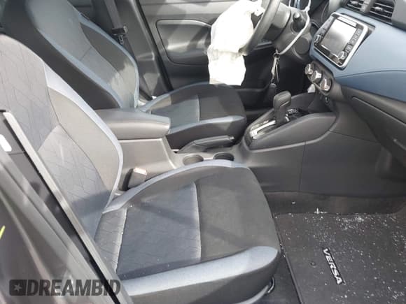 ✅ 2025 Nissan Versa SV • VIN: 3N1CN8EV9SL854009 • Lot: 43283190. Wystawiony na IAAI z przebiegiem 1 513 mil. Bezpłatny archiwum sprzedaży aukcyjnych z USA i szczegółowy raport historii pojazdu na DreamBid. Zdjęcie 5.