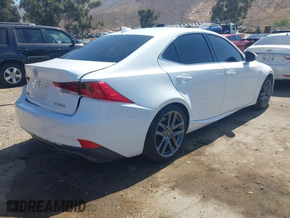 ✅ 2017 Lexus IS 200t • VIN: JTHBA1D21H5040446 • Lot: 42715147. Wystawiony na IAAI z przebiegiem 161 085 mil. Bezpłatny archiwum sprzedaży aukcyjnych z USA i szczegółowy raport historii pojazdu na DreamBid. Zdjęcie 4.