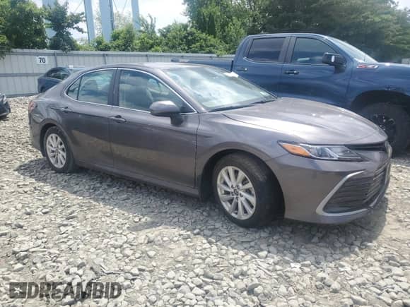 2023 Toyota Camry LE z VIN 4T1C11BK6PU102562, wystawiony jako Copart lot #65087875 z przebiegiem Nie podano mil oraz Szkoda całkowita • Salvage title. Historia ofert i sprzedaży dostępna na DreamBid. Obrazek 4.