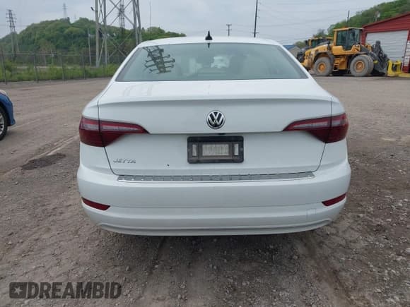 ✅ 2020 Volkswagen Jetta SEL • VIN: 3VWEB7BU3LM073029 • Lot: 42168239. Listed on IAAI with 59,395 mi. Free auction sales archive from the USA and detailed vehicle history report at DreamBid. Image 16.