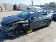 ✅ 2022 Tesla Model 3 • VIN: 5YJ3E1EA9NF212412 • Lot: 42305264. Wystawiony na IAAI z przebiegiem 32 145 mil. Bezpłatny archiwum sprzedaży aukcyjnych z USA i szczegółowy raport historii pojazdu na DreamBid. Zdjęcie 2.