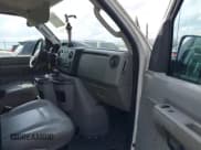 ✅ 2011 Ford Econoline Passenger XL • VIN: 1FBSS3BL1BDA42365 • Lot: 41910928. Wystawiony na IAAI z przebiegiem 158 826 mil. Bezpłatny archiwum sprzedaży aukcyjnych z USA i szczegółowy raport historii pojazdu na DreamBid. Zdjęcie 5.