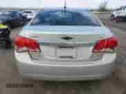 2013 Chevrolet Cruze 2LT z VIN 1G1PE5SB4D7127576, wystawiony jako Copart lot #82352185 z przebiegiem 277 798 mil mil oraz Szkoda całkowita • Salvage title. Historia ofert i sprzedaży dostępna na DreamBid. Obrazek 6.